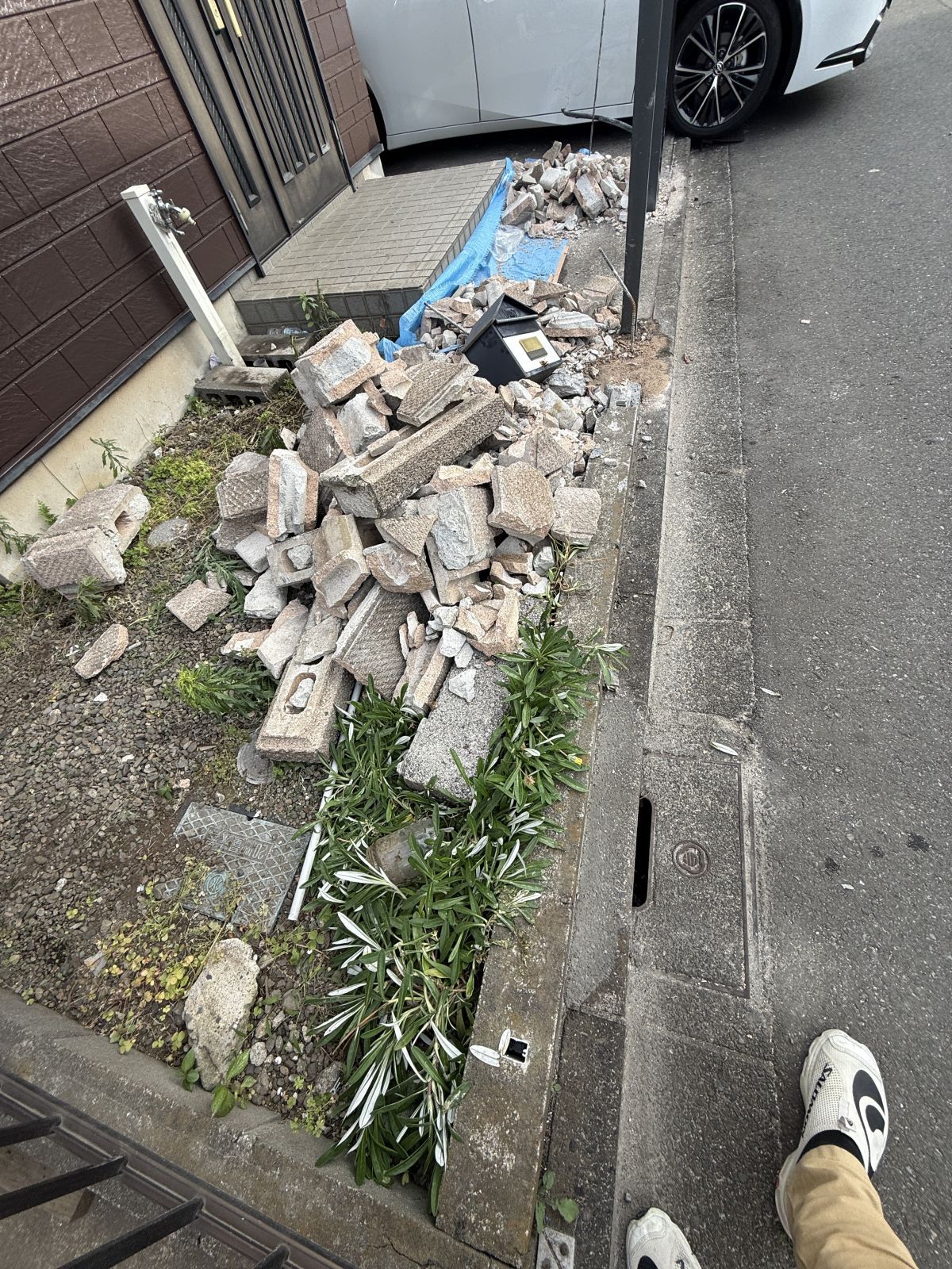 飛び石撤去・下地処理中